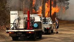 Východ Austrálie sužuje velké množství požárů, oheň už zničil desítky domů