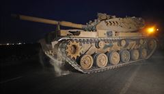 Turecký tank kousek od hranic se Sýrií. Turecká armáda práv dokonuje pípravy...