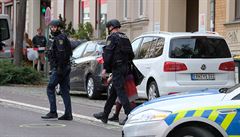 Policie blízko místa útoku v n�meckém Halle.