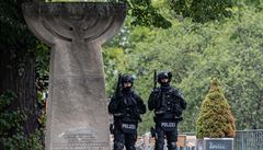 Policisté po st�elb� v Halle hlídají synagogu v Drá��an�ch