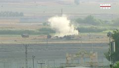 Kou� z exploze v pohrani�ním m�st� Tel Abyad v Sýrii