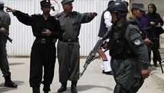 Vbuch sebevraedn bomby v Afghnistnu si vydal deset obt a 27 zrannch
