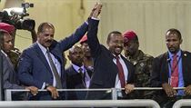 Eritrejsk prezident Isaias Afwerki (vlevo) a etiopsk premir Abiy Ahmed...