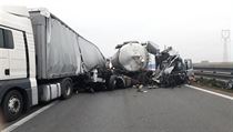 Nehoda dvou kamion u Ostrovaic na Brnnsku uzavela dlnici D1 ve smru z...