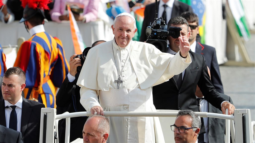 Papež František v neděli na vatikánském Svatopetrském náměstí prohlásil za...
