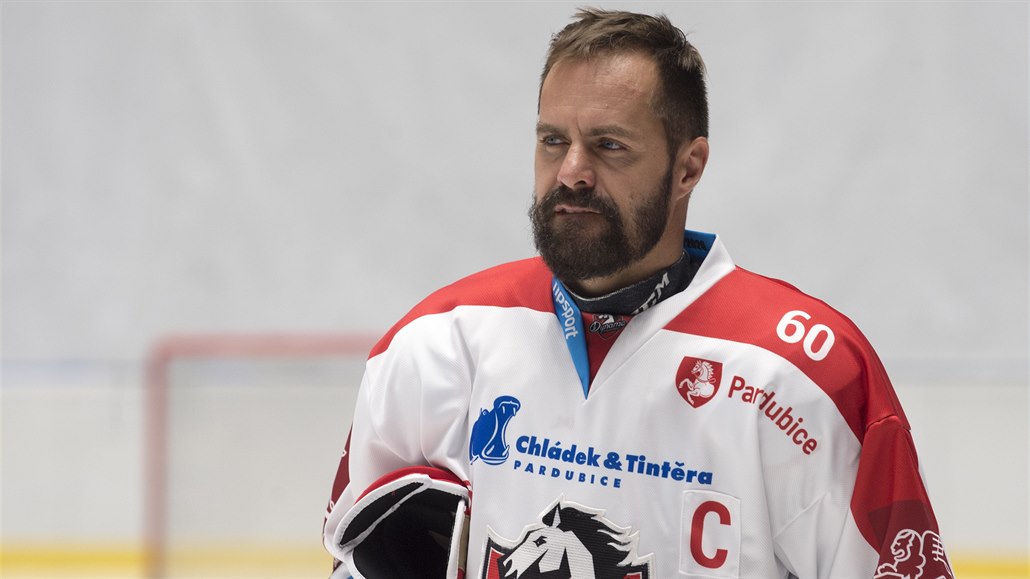 Hokejový útočník Tomáš Rolinek skončil v Pardubicích.