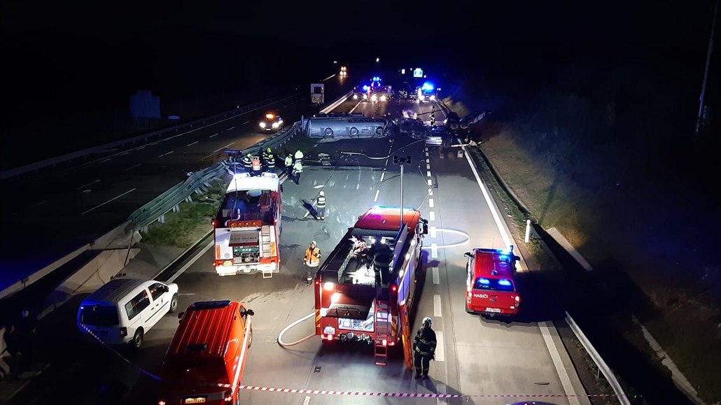 Hromadná nehoda na dálnici D1 na Benešovsku 13. října 2019.