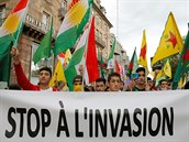 Zastavte invazi. V Paíi v sobotu proti postupu Turecka v severní Sýrii...
