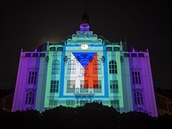 Fotografie z instalace na Ly�kov� nám�stí na základní �kolu.