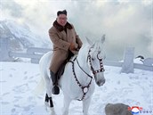 Kim ong-un na hoe Paektu, která je dle mnohých Severokorejc posvátná.