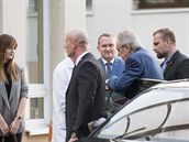 Prezident Zeman dorazil na rekondin pobyt do Steovick nemocnice.