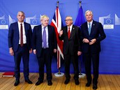 Pedseda Evropsk komise Jean-Claude Juncker, britsk premir Boris Johnson,...