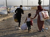 Podle OSN uprchlo na severovýchod Sýrie ze svých domov ji nejmén 160.000...