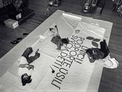 Pavel Baka - studenti vyrábí transparenty, 1989.