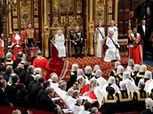 Britsk krlovna Albta II. pi zahjen schze parlamentu.