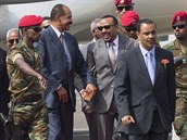 Eritrejský prezident Isaias Afwerki (vlevo) a etiopský premiér Abiy Ahmed (ve...