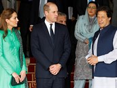 Britský princ William s manelkou Kate na návtv Pákistánu. Vpravo...