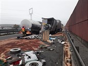 Nehoda dvou kamion u Ostrovaic na Brnnsku  uzavela dálnici D1 ve smru z...
