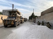 Turecká armáda v syrském pohraniním mst Tal Abjád.