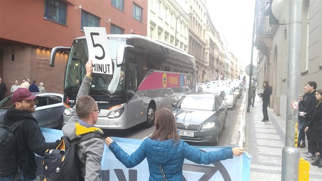 Na míst� druhé blokády aktivisté strávili sedm minut a za tu dobu se jim...