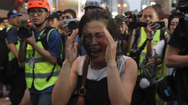Hongkong se u tyi msíce zmítá v nepokojích a masivních a asto násilných...