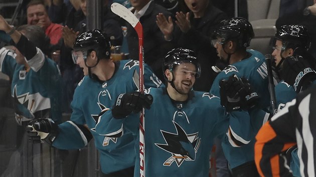 �ty�gólovým st�elcem v zápase NHL je i Tomá� Hetrl. Jeho kanonáda se datuje k...