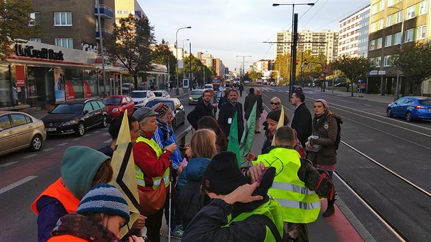 Protestující z hnutí Extinction Rebellion ve Vrovicích.