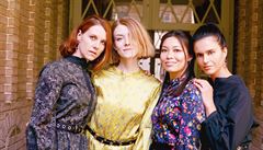 Olga Afanassieva je �ena mnoha tvá�í a profesí. P�es den se podílí na výzkumu...