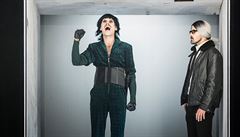 Z inscenace muzikálu Lazarus Davida Bowieho v praském Divadle Komedie