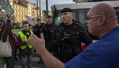 Aktivisté z hnutí Extinction rebellion zablokovali dopravu na n�kolik minut u...