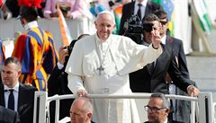 Pape Frantiek svatoeil pt lid vetn angliknskho konvertity. Obadu pihlel i princ Charles
