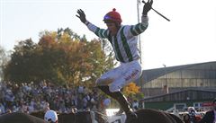 13. ÍJNA: THEOPHILOS OPANOVAL VELKOU PARDUBICKOU. U po 129. hostily Pardubice...