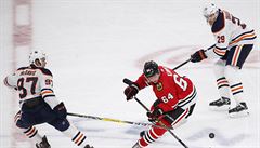 Český útočník Kämpf pomohl asistencí k první výhře Chicaga v sezoně NHL