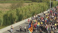 Davy demonstrant� na dálnici.