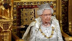 Britská královna Albta II. pi zahájení schze parlamentu.