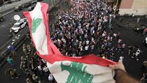 V ulicch vlaj libanonsk vlajky.