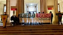 Protest proti turecké invazi do Sýrie před pražským hotelem International, v...