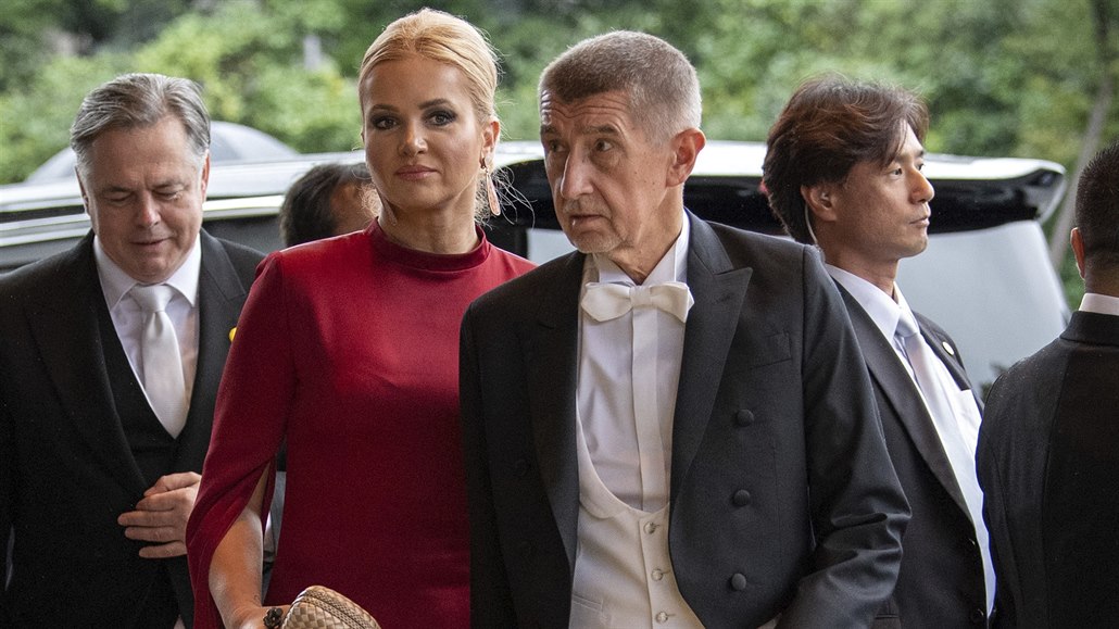 eský premiér Andrej Babi s manelkou Monikou zastupoval na slavnostní...