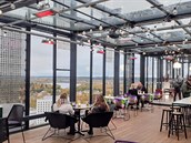 Výhled na Tampere ze sklen�ného Skybaru