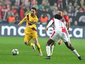 Lionel Messi obchází Jana Boila.