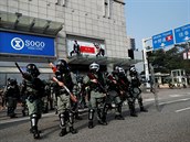 Policie v Hongkongu zasahovala opt proti demonstrantm.