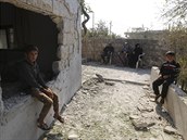 Dti sedí ve svém konflikty ponieném dom v provincii Idlib, kde byl dnes...