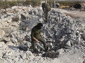 Poniená obydlí v msteku Barisha v syrské provincii Idlib, kde probhla...