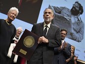 Reisér Francis Ford Coppola pebírá cenu Prix Lumiere za celoivotní pínos.