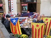 Fanouci Barcelony jeli do Prahy upozornit na krzi v Katalánsku.