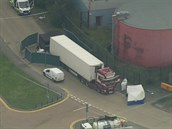 Kamion s 39 mrtvmi tly nalezen v hrabstv Essex na jihovchod Anglie.