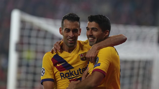 Luis Suárez (vpravo) se v Praze postaral o vítzný gól. V Barcelon vak hrát nebude.