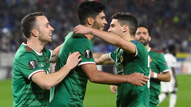 Hrá�i Wolves slaví branku do sít� Slovanu Bratislava.