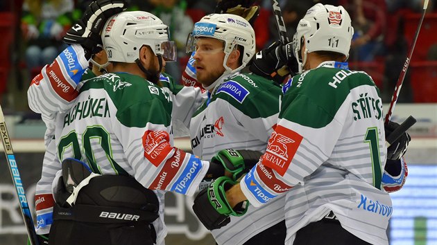 Hokejisté Karlových Var sedmi góly deklasovali Kometu na jejím led.
