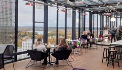 Výhled na Tampere ze sklen�ného Skybaru
